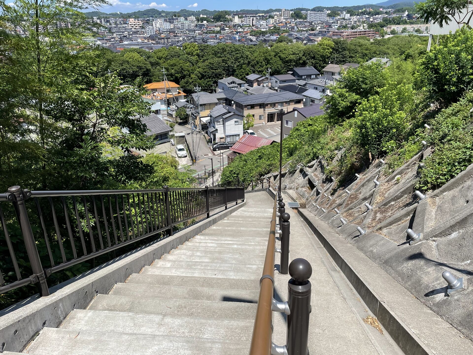 ポスティング中に立ちはだかってきた階段