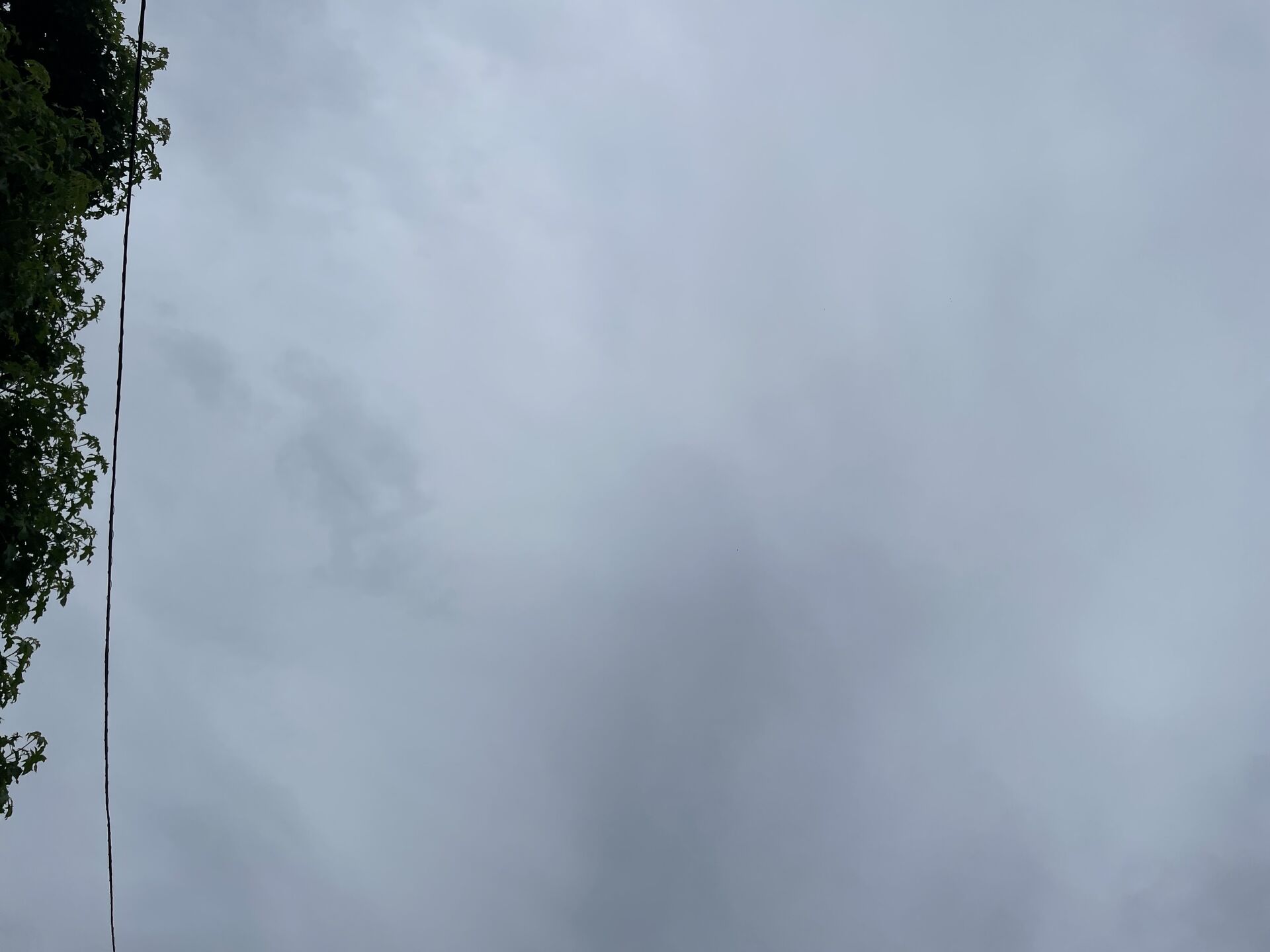 今日の雲のように厚い土台を。